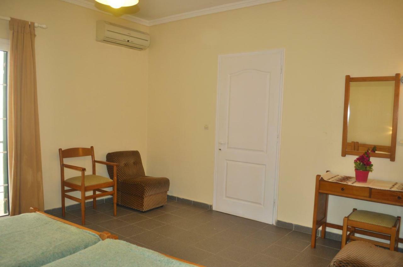 Holiday Studio Apartments Yannis On Agios Gordios Beach In Corfu Kültér fotó